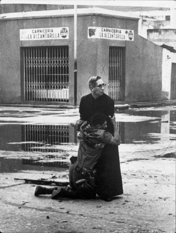Priest-consoling-dying-soldier-as-snipers-surround-them-Venezuela-circa-1962.jpg