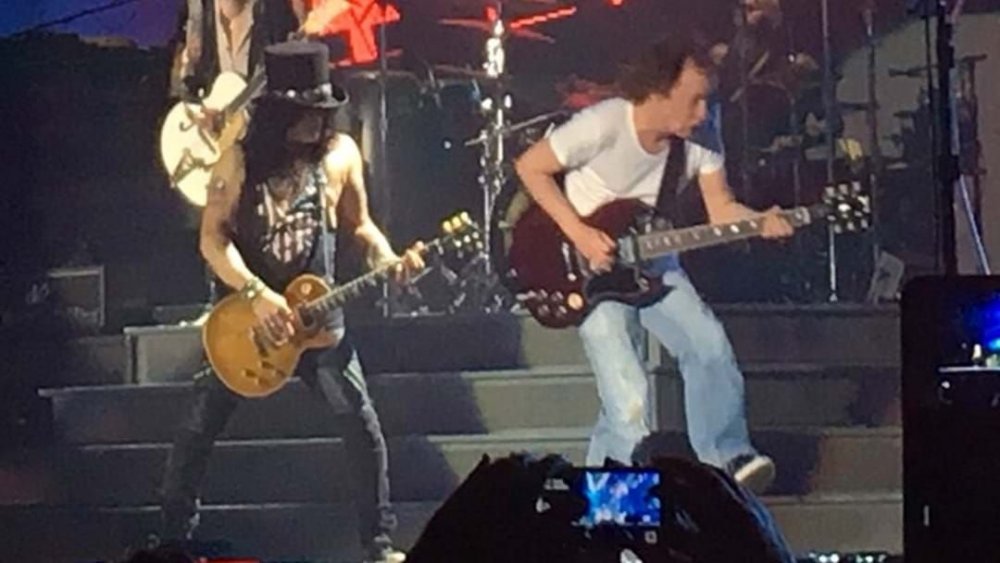 angus-young-slash-800.jpg