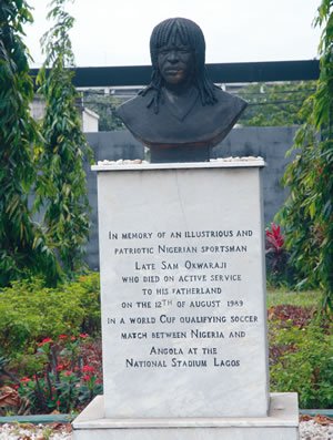 Okwaraji-statue-at-National-Stadium-Surulere-Lagos.jpg