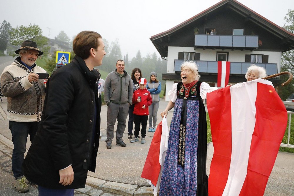 560511_bigpicture_190785_handout_grenzoeffnung_bundeskanzler_kurz_besuchte_das_kleinwalsertal_kurz_.jpg