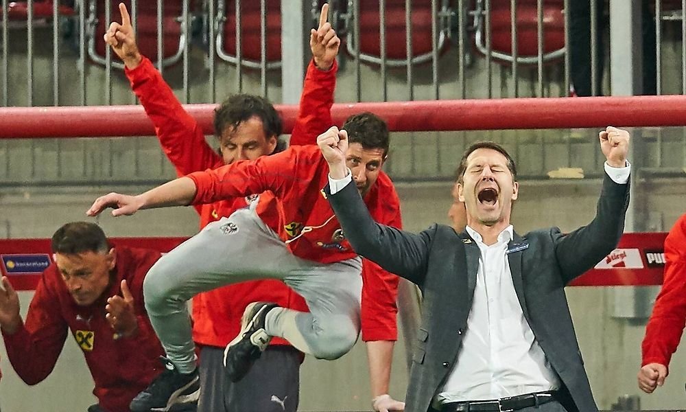 Franco-FODA-Trainer-AUT-Jubel-jubeln-jubelt-Freude-Emotionen-Feiern-Lachen-jubelt-freuen_1603915380566752_v0_h.jpg