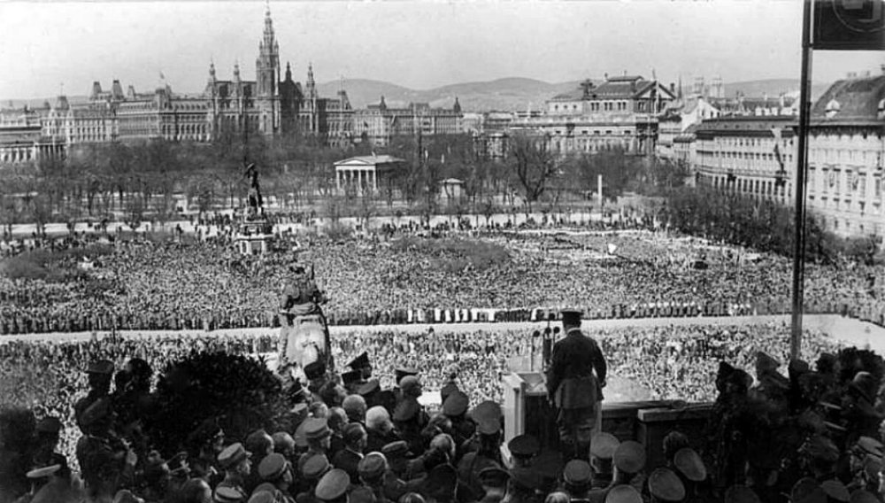 hitler_in_vienna_01-1200x681.jpg