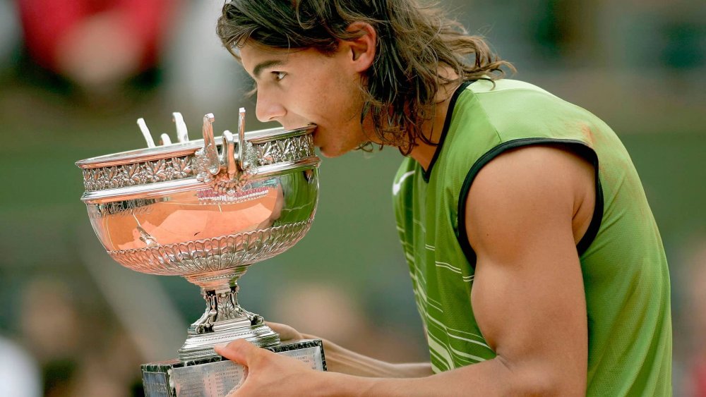 nadal-roland-garros-2005-trophy.jpg