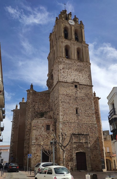 800px-Iglesia_parroquial_de_la_Purificación,_Almendralejo,_Badajoz.jpg