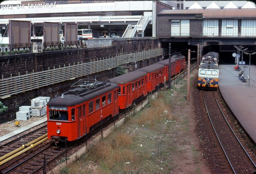 043L04260778_Typ_N1_2949,_Schnellbahn_4030,_Station_Landstrasse_Wien_Mitte_26.07.1978.jpg