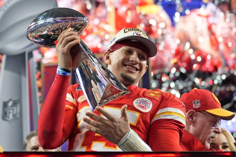 240212-super-bowl-patrick-mahomes-trophy-mn-1210-b60b91.webp