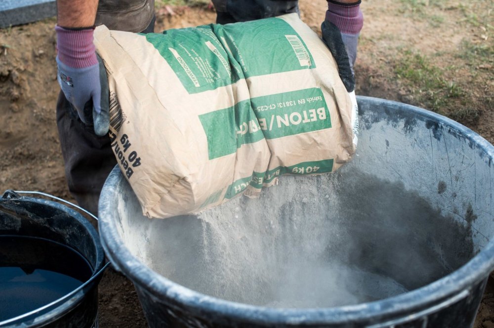 beton-mischen-mörtelmixer-4 (1).jpg