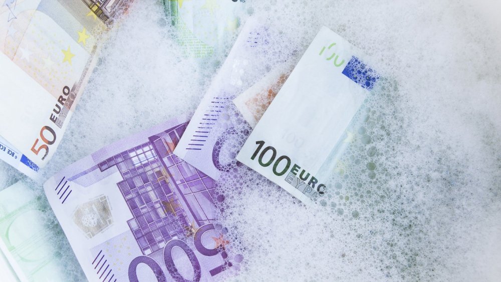 FdW-Geldwaesche_Geld_iStock-simonidadjordjevic.jpg