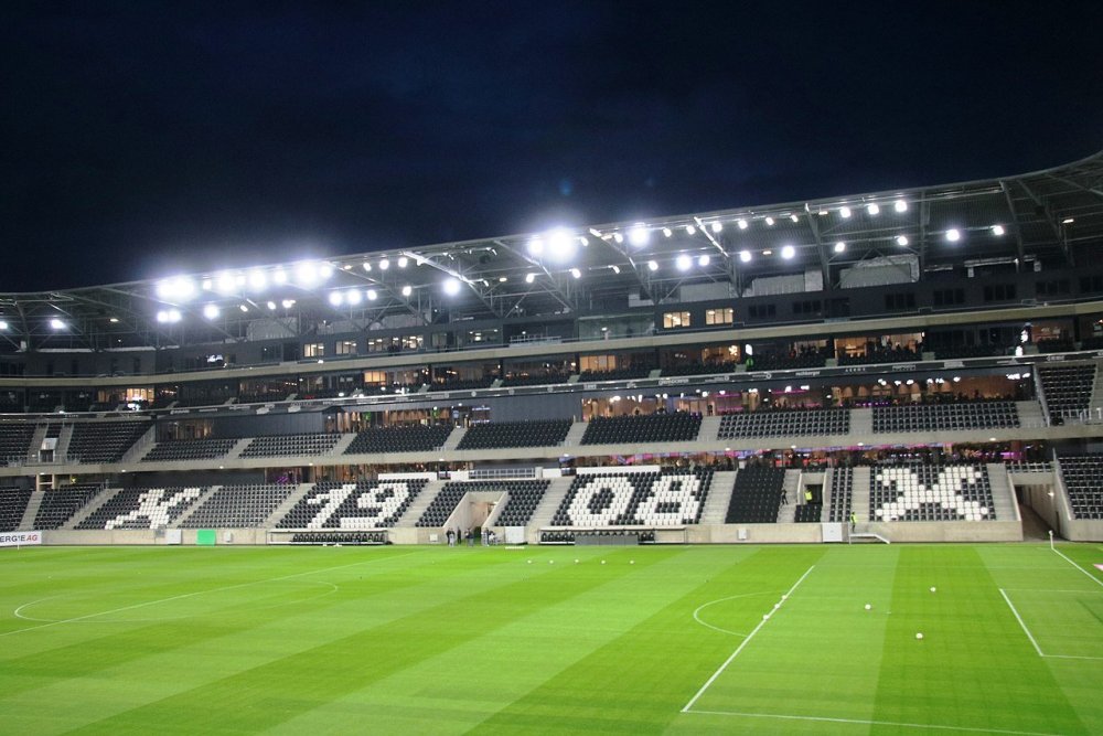 Raiffeisen-Arena_Linz_02.jpg