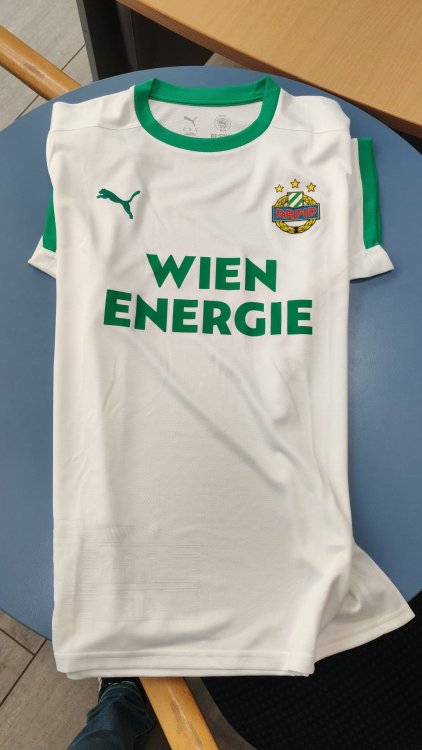 Rapid Trikot weiß.jpg