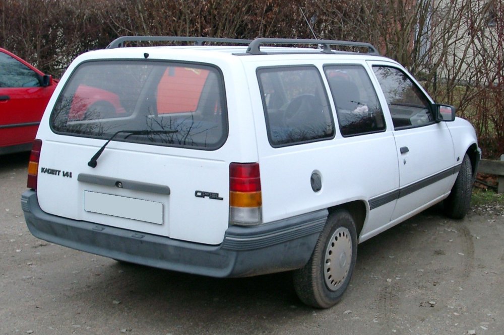 Opel_Kadett_Kombi_rear_20071212.jpg