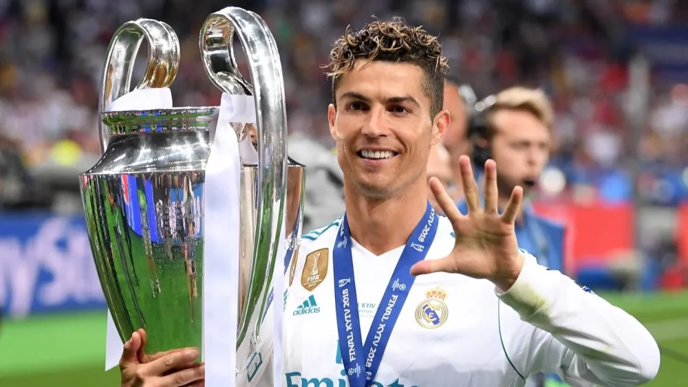 cristiano_ronaldo_celebrates_his_fifth_title.jpg
