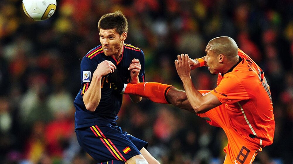 De-Jong-Alonso-Foul-Holland-Spain-World-Cup-F_2476492.jpg